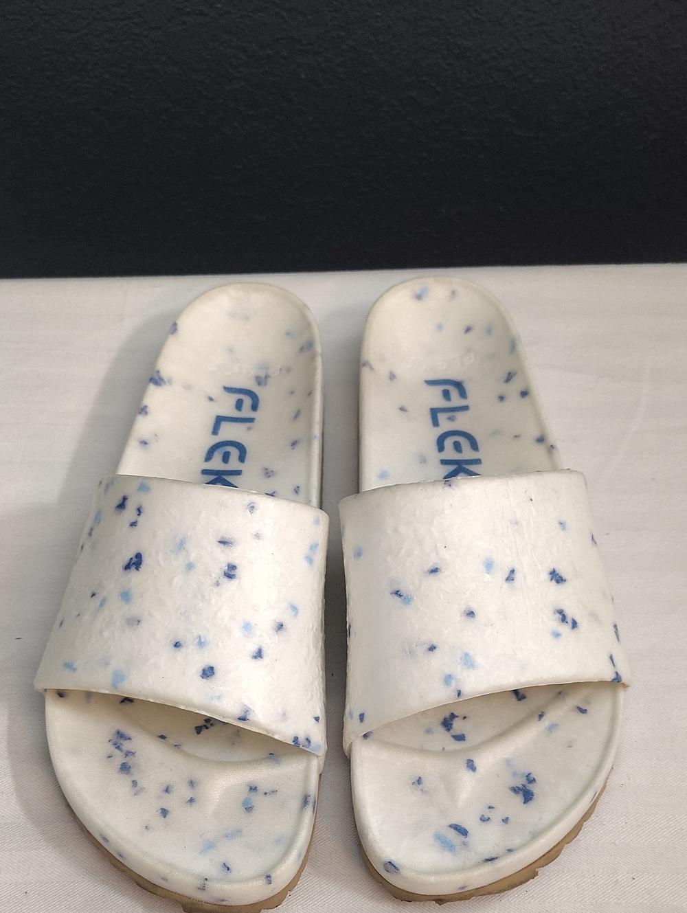 F L E K S East Beach Speckled (Clear Day) Slide Durable Sandals Eco Conscious.